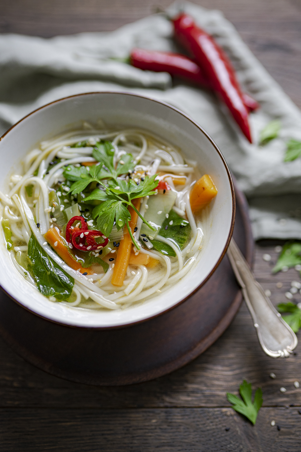 Asiatische Gemüse-Suppe mit Reisnudeln - Heimatgemüse
