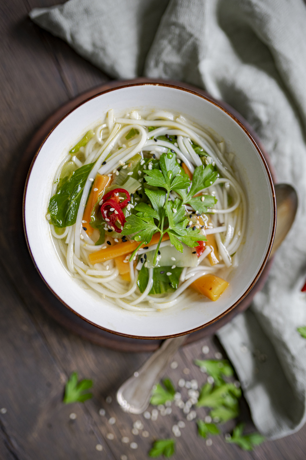 Asiatische Gemüse-Suppe mit Reisnudeln - Heimatgemüse